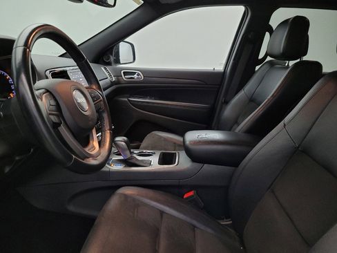 Used 2019 Jeep Grand Cherokee Altitude image 17