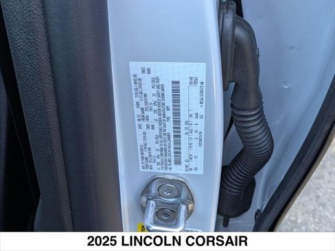New 2025 Lincoln Corsair Reserve image 15
