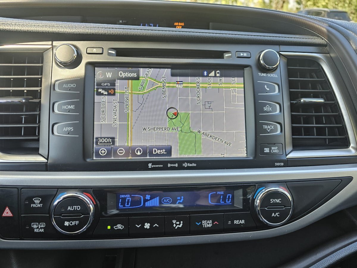 Used 2016 Toyota Highlander XLE AWD/4WD image 19