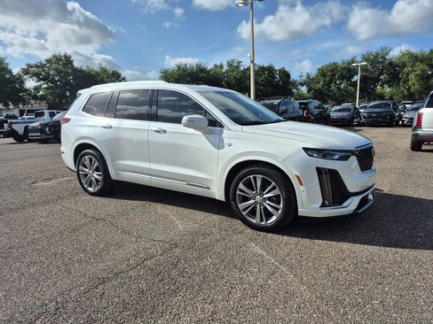 Used 2020 Cadillac XT6 Premium Luxury FWD image 8
