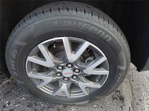 Used 2023 GMC Acadia SLE w/ Driver Convenience Package AWD/4WD image 25