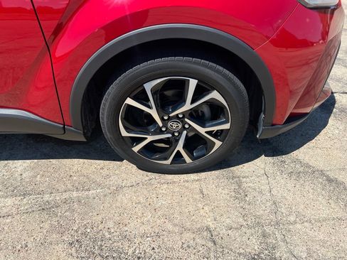 Used 2022 Toyota C-HR XLE FWD image 22