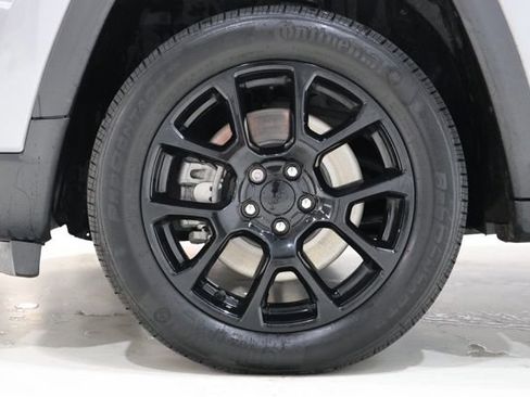 Used 2024 Jeep Compass Latitude w/ Convenience Group AWD/4WD image 9