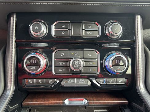 Used 2023 GMC Yukon Denali Ultimate image 13