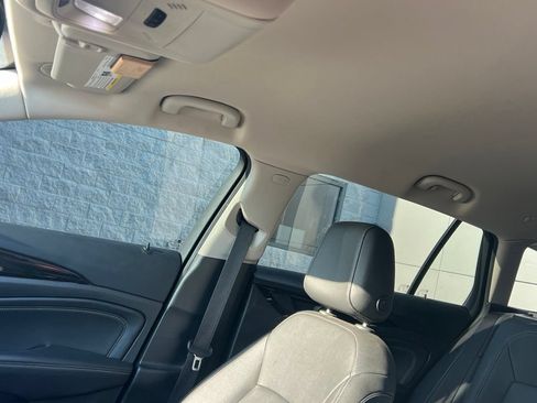 Used 2018 Buick Regal Essence AWD/4WD image 16
