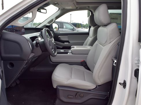 New 2026 Ford Expedition Active RWD image 18