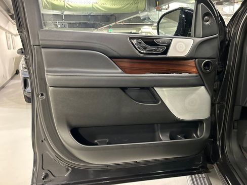 Used 2023 Lincoln Navigator Reserve AWD/4WD image 9