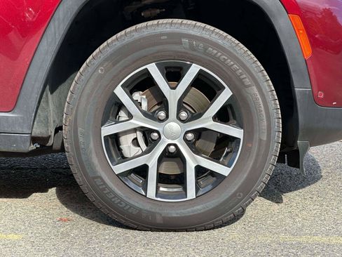 Used 2024 Jeep Grand Cherokee Limited w/ Luxury Tech Group II image 6