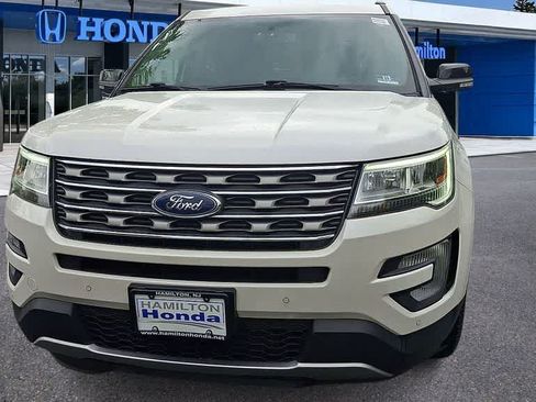 Used 2017 Ford Explorer XLT w/ Equipment Group 202A AWD/4WD image 3