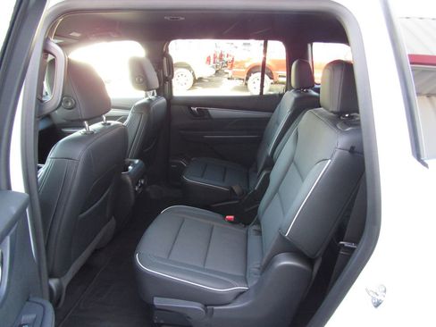 Used 2025 Buick Enclave Preferred image 36