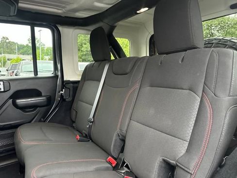 Used 2023 Jeep Wrangler Unlimited Rubicon w/ Cold Weather Group AWD/4WD image 15
