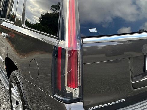 Certified 2020 Cadillac Escalade Luxury image 21