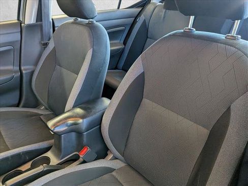 Used 2025 Nissan Versa SV FWD image 9