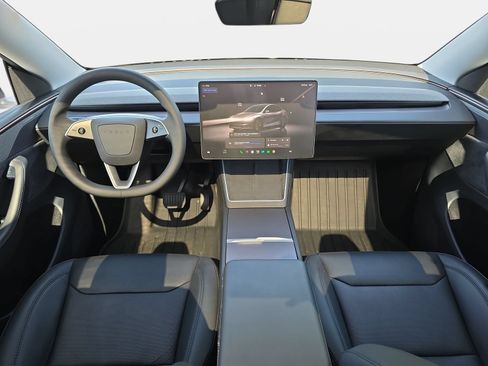 Used 2026 Tesla Model Y 2WD image 9
