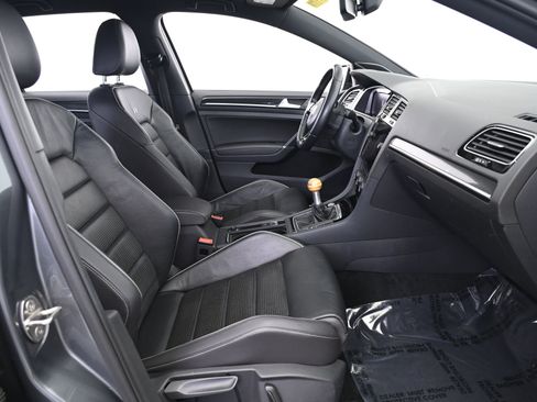 Used 2018 Volkswagen Golf R 4-Door image 23