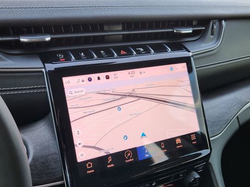 Used 2023 Jeep Grand Cherokee Limited AWD/4WD image 26