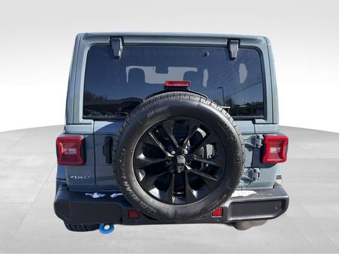 Used 2024 Jeep Wrangler Unlimited Sahara w/ Technology Group image 10