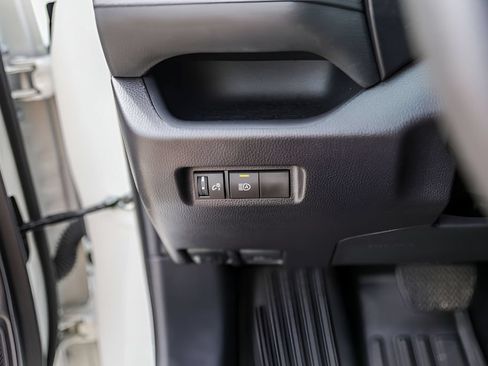 Used 2025 Toyota RAV4 XLE FWD image 15