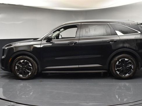 Certified 2025 Kia Sorento S image 5