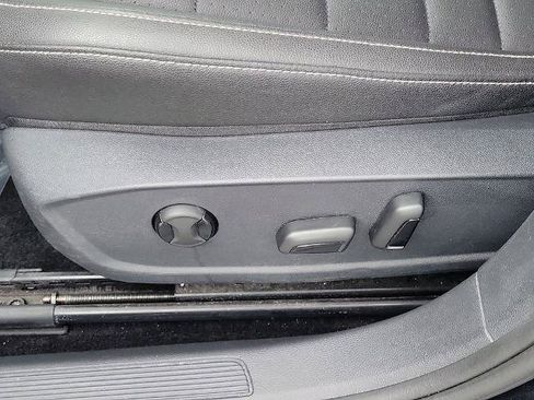 Used 2024 Volkswagen Jetta SE FWD image 21