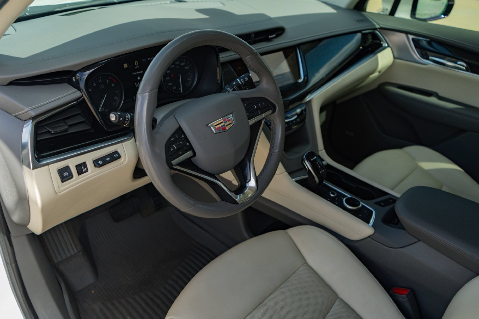 Used 2022 Cadillac XT6 Premium Luxury w/ Technology Package FWD image 8