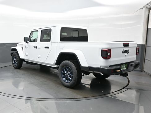 New 2026 Jeep Gladiator Sport AWD/4WD image 5