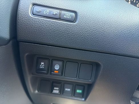 Used 2021 Nissan Rogue Sport S image 17