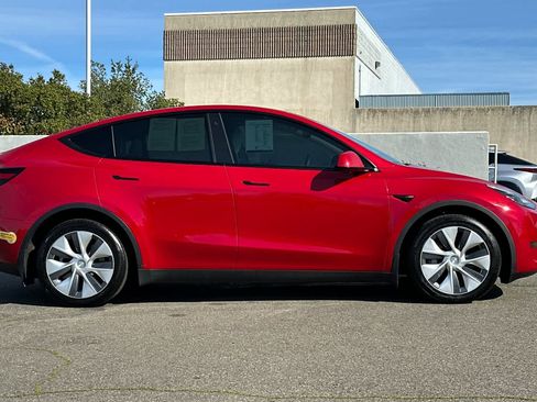Used 2021 Tesla Model Y Long Range image 6