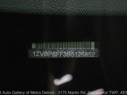 Used 2011 Ford Mustang GT Premium w/ Comfort Pkg RWD image 18