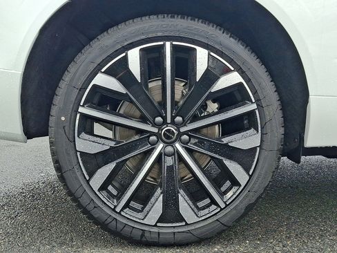 New 2026 Volvo XC60 T8 Ultra w/ Protection Package Premier AWD/4WD image 5