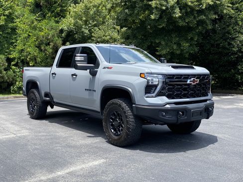 Used 2024 Chevrolet Silverado 2500 ZR2 w/ ZR2 Bison Edition AWD/4WD image 2