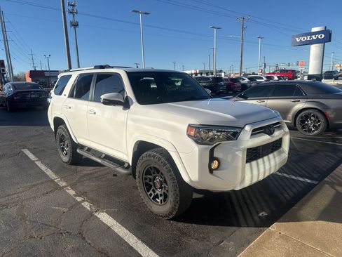 Used 2020 Toyota 4Runner SR5 Premium image 15