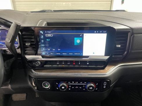 Used 2023 Chevrolet Silverado 1500 LT AWD/4WD image 16