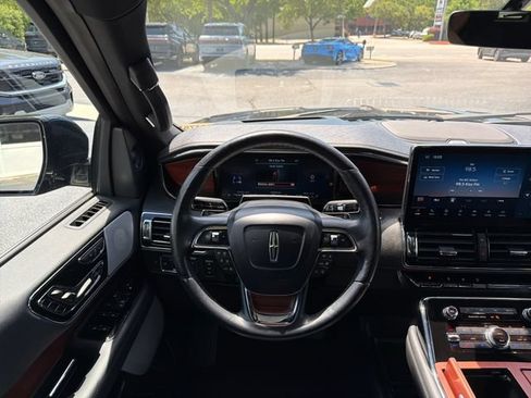 Used 2023 Lincoln Navigator Reserve AWD/4WD image 15