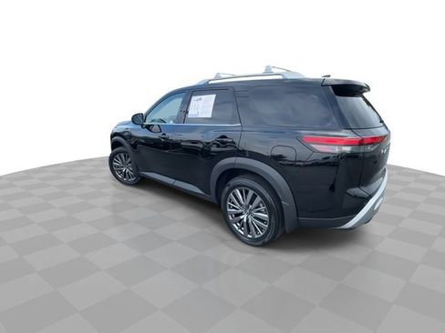 Used 2025 Nissan Pathfinder SL w/ SL Premium Package FWD image 6