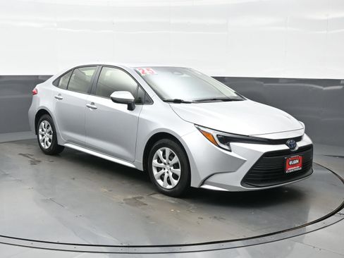 Used 2025 Toyota Corolla LE FWD image 8