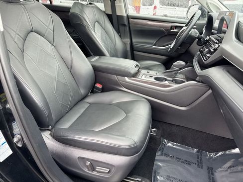 Used 2021 Toyota Highlander Platinum image 26