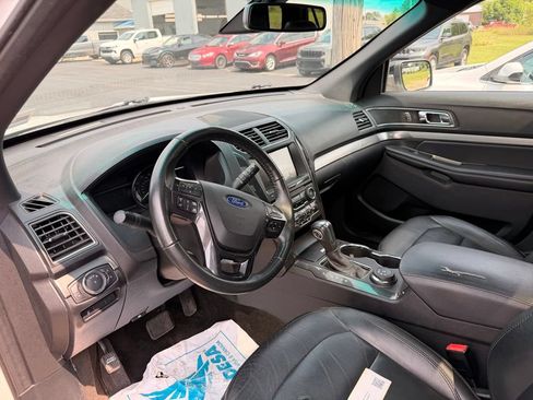 Used 2018 Ford Explorer XLT w/ Equipment Group 202A AWD/4WD image 7