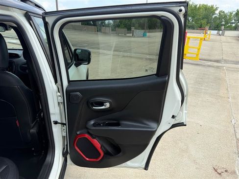 Used 2015 Jeep Renegade Trailhawk w/ Premium Leather Group AWD/4WD image 37