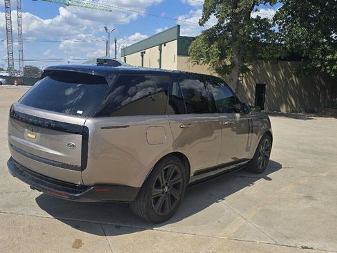 Used 2023 Land Rover Range Rover SE AWD/4WD image 4