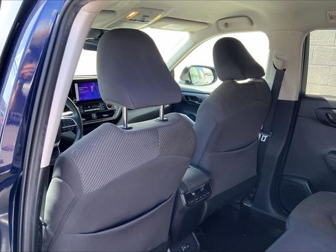 Used 2023 Toyota Highlander L image 13