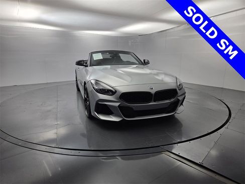 Certified 2022 BMW Z4 M40i w/ Premium Package image 3