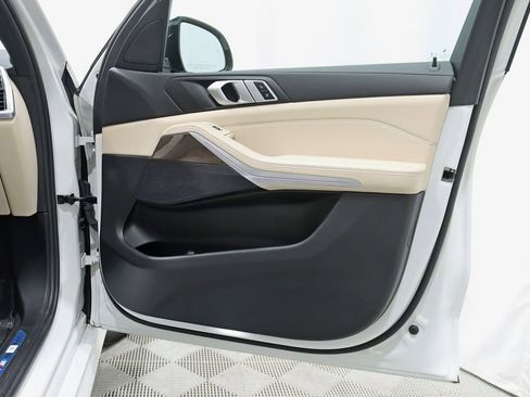 Used 2022 BMW X5 xDrive40i w/ M Sport Package image 33