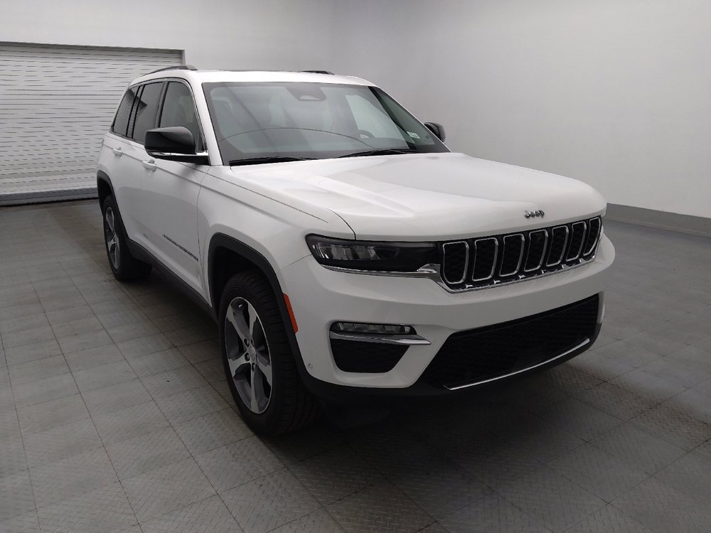 Used 2023 Jeep Grand Cherokee Limited w/ Luxury Tech Group II RWD image 13