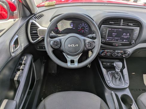 Certified 2022 Kia Soul LX FWD image 12