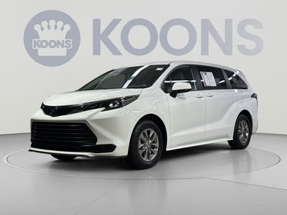 Used 2025 Toyota Sienna LE