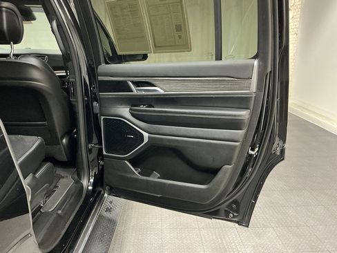 Used 2022 Jeep Wagoneer Series II w/ Premium Group I AWD/4WD image 33