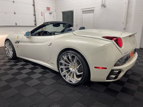 Used 2012 Ferrari California RWD image 14