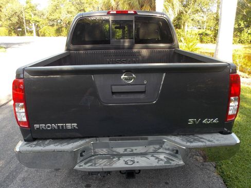 Used 2015 Nissan Frontier SV AWD/4WD image 9