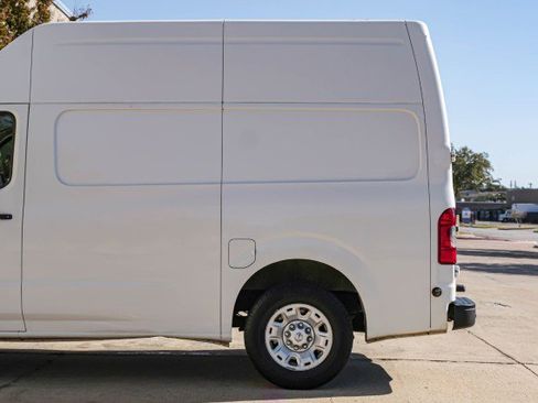 Used 2020 Nissan NV 2500 SV image 17
